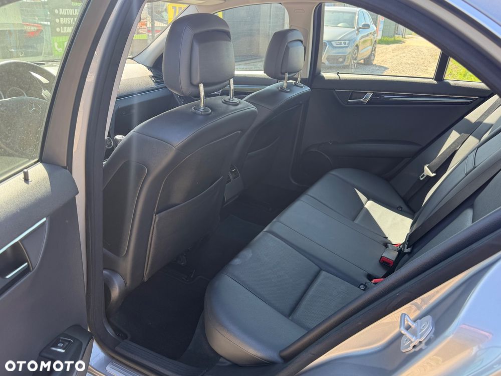 Mercedes-Benz Klasa C 180 Kompressor BlueEFFICIENCY Elegance - 8