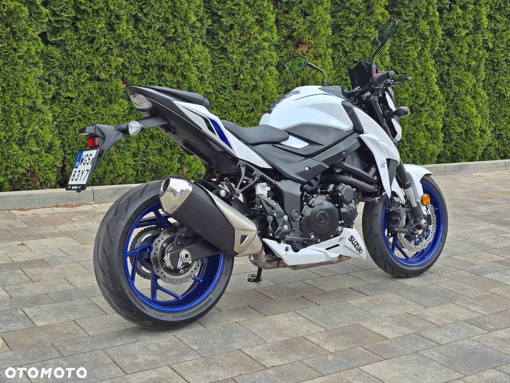 Suzuki GSX - 3