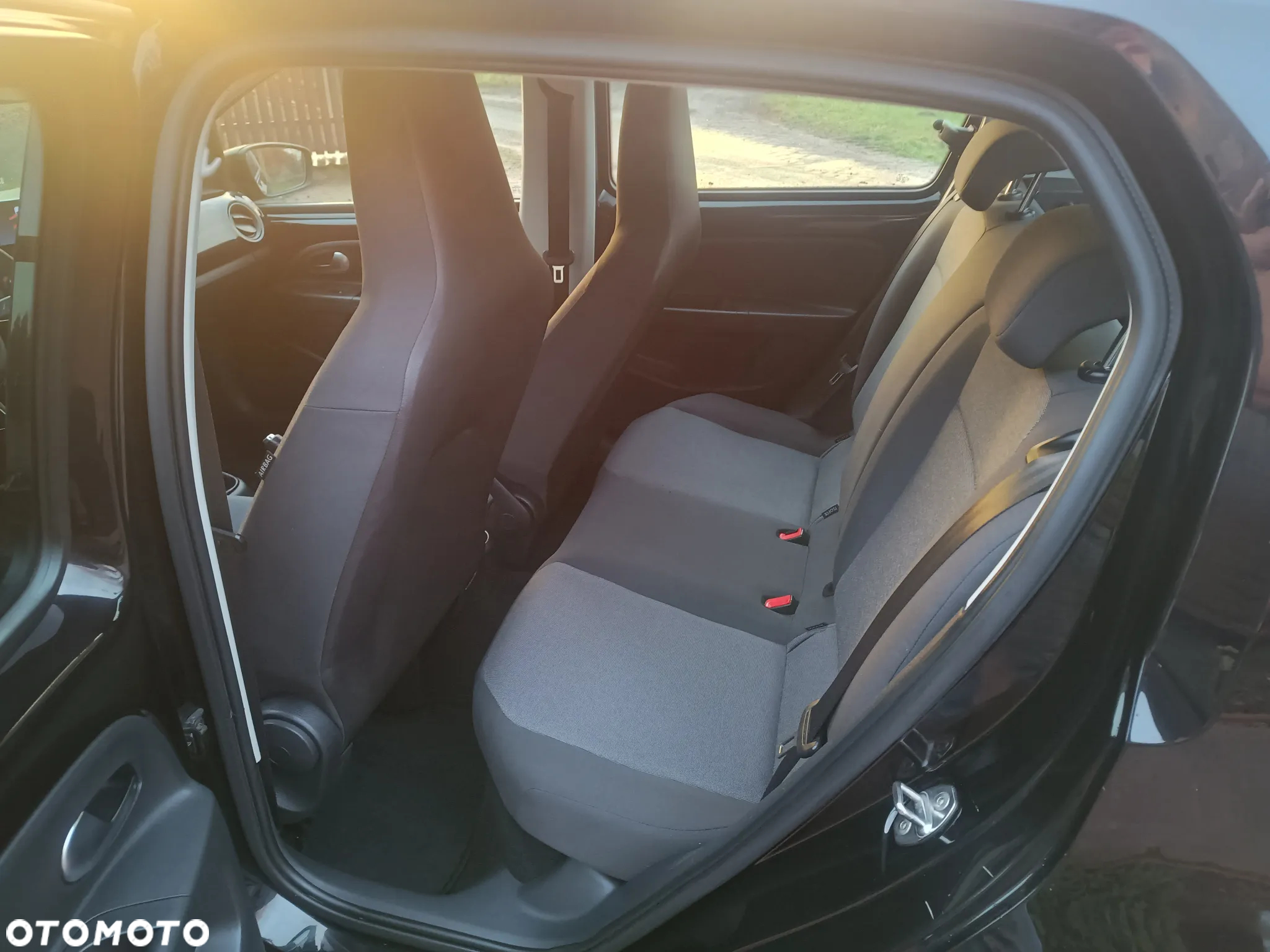 Volkswagen up! (BlueMotion Technology) high - 12