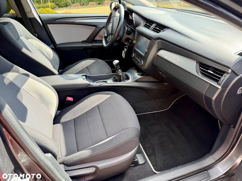 Toyota Avensis 1.8 Sol NAVI - 18