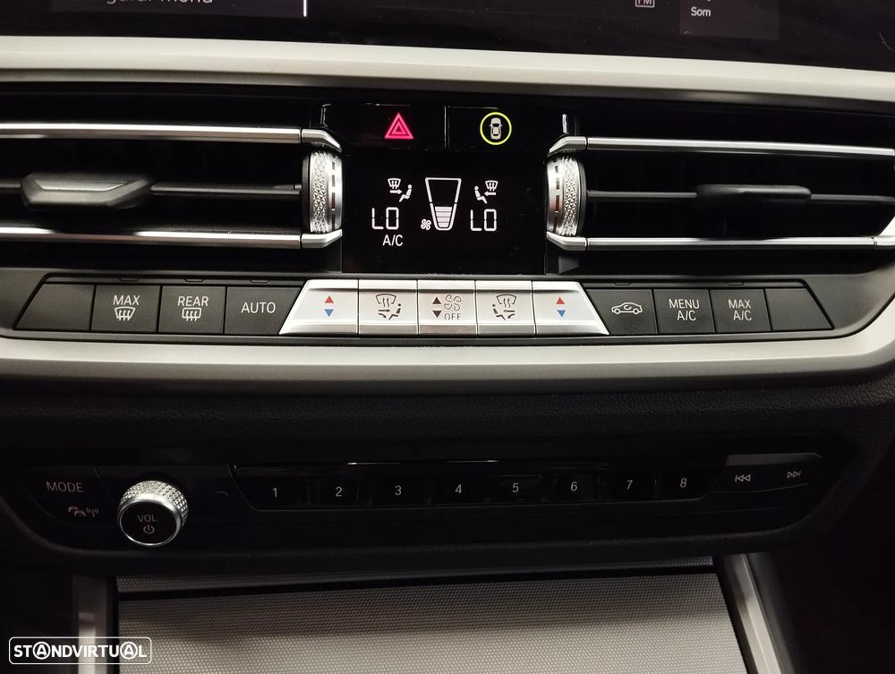 BMW 320 e Touring Corporate Edition Auto - 36