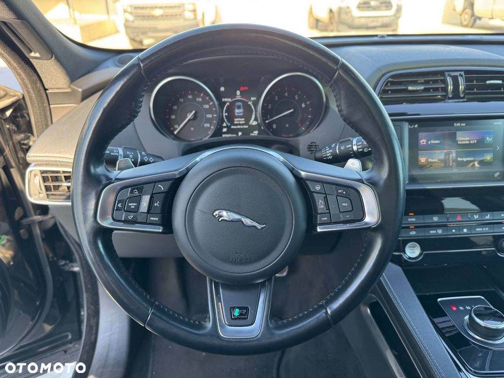 Jaguar F-Pace P250 AWD R-Dynamic S - 5