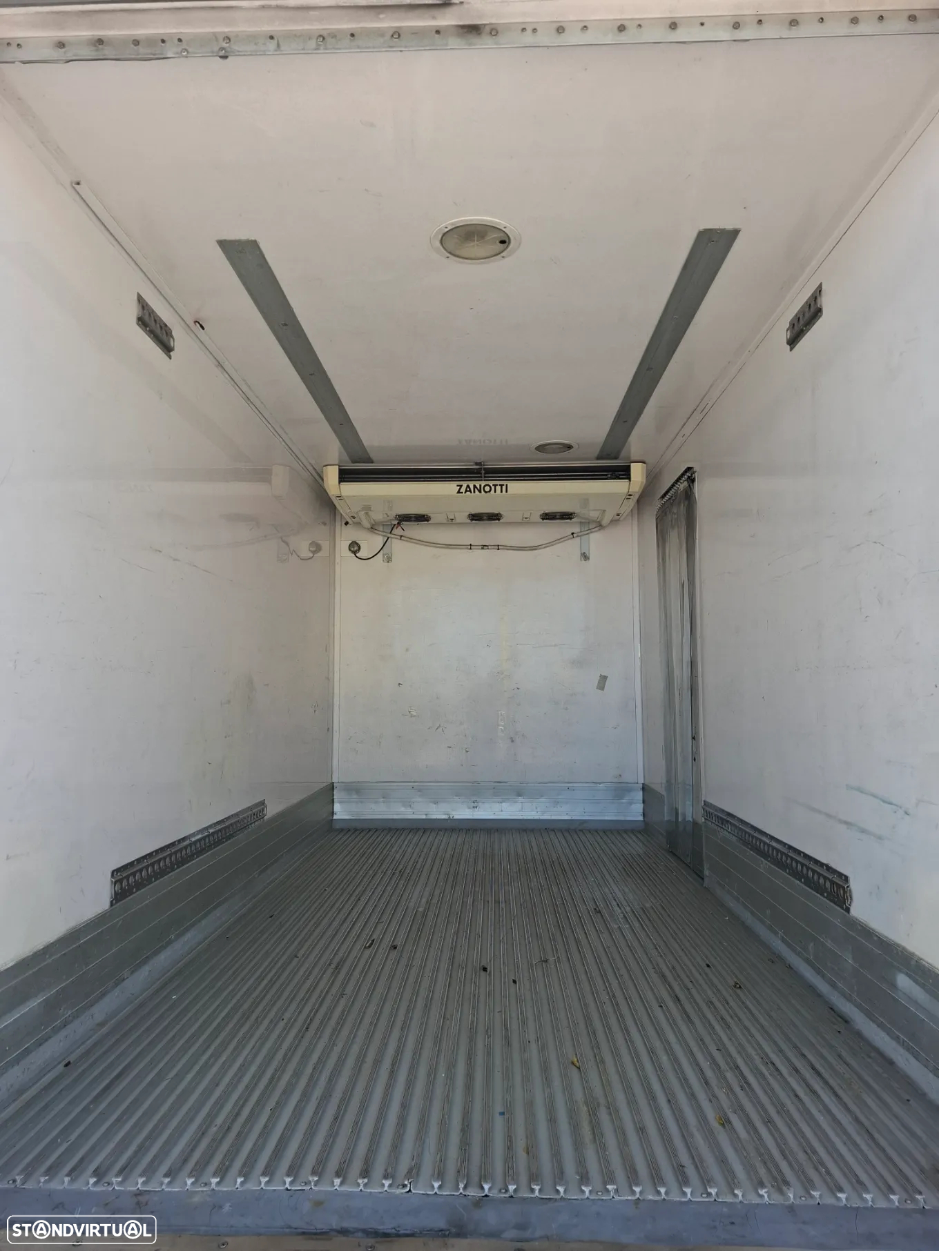 Nissan Cabstar NT400 - 13