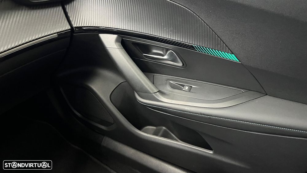 Peugeot 2008 1.2 PureTech Allure Pack EAT8 - 29