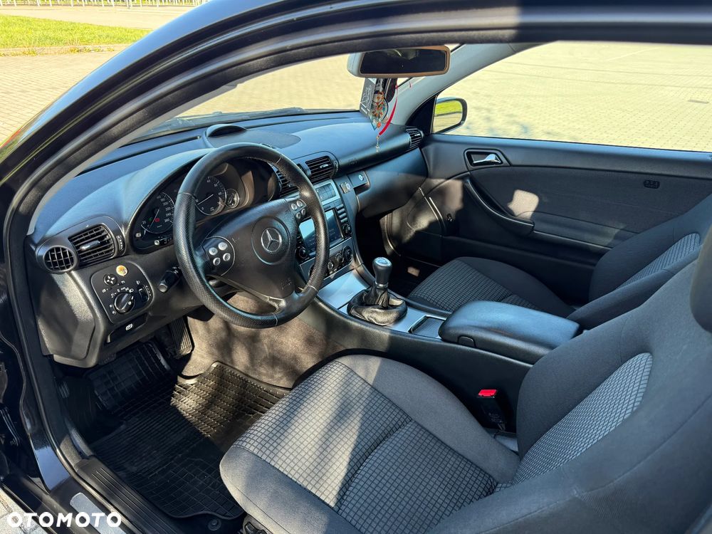 Mercedes-Benz Klasa C 180 Classic - 26