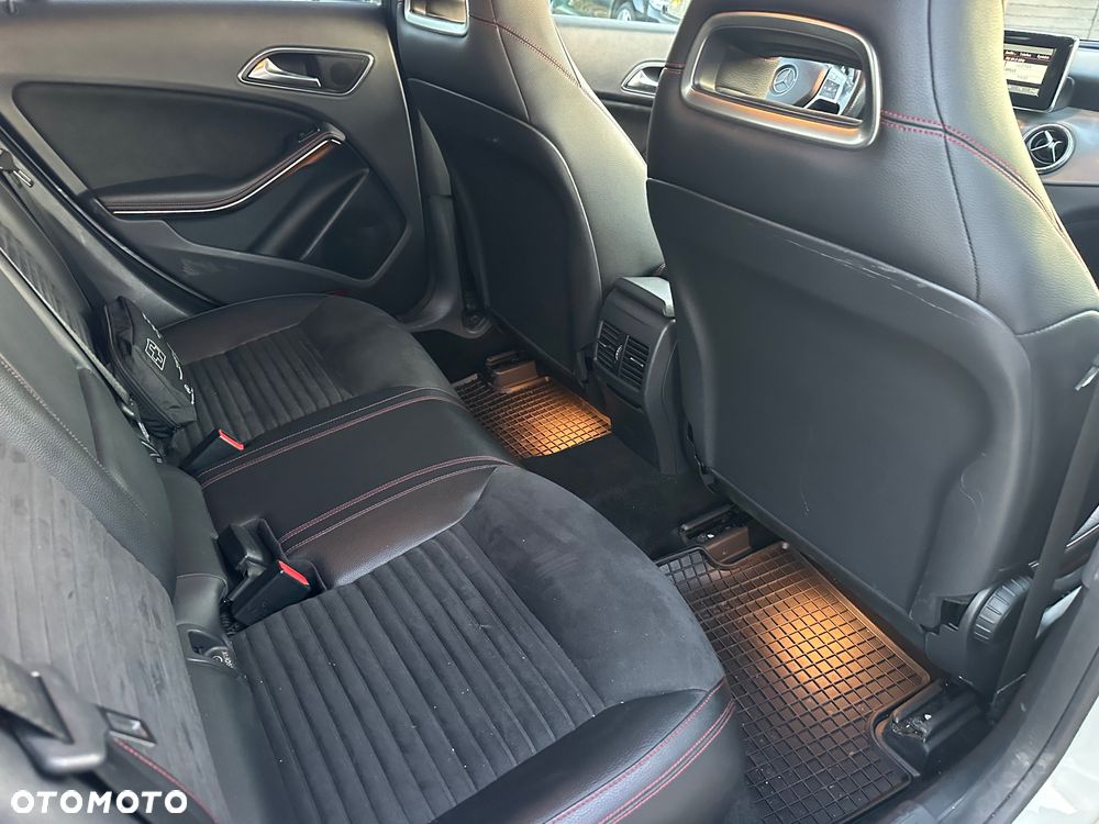 Mercedes-Benz CLA - 12