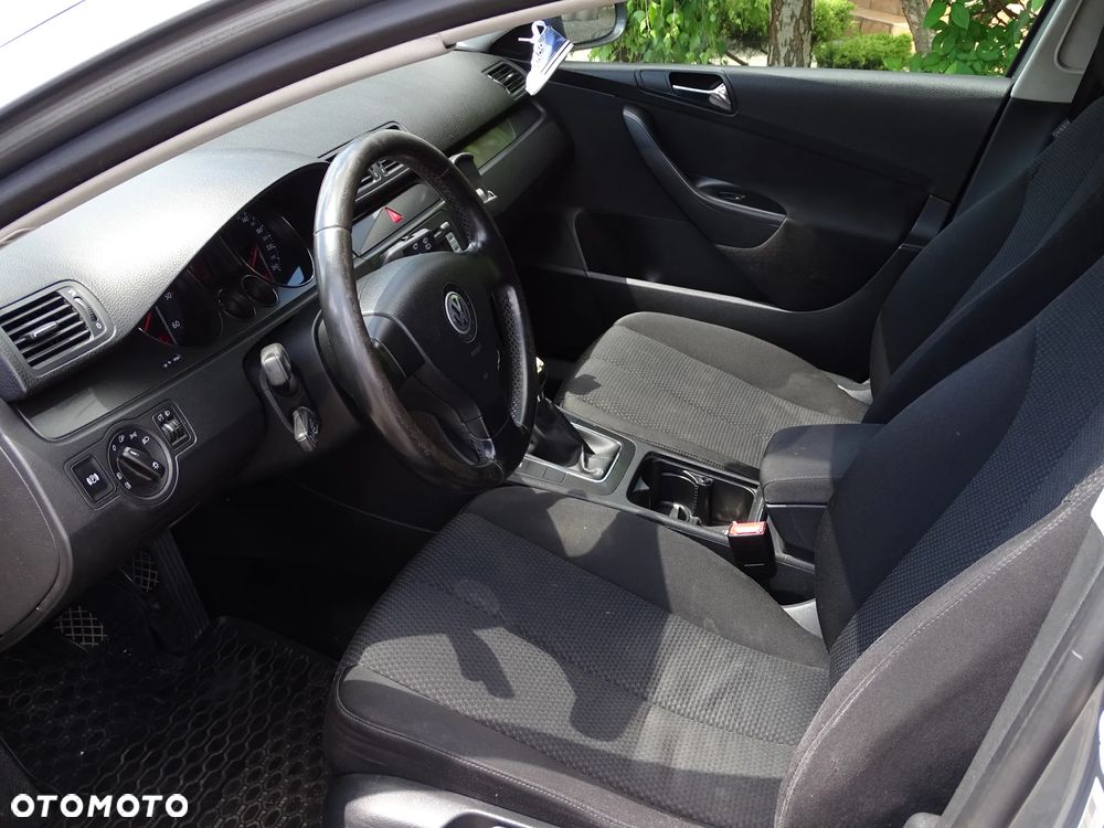 Volkswagen Passat 1.9 TDI Comfortline - 23