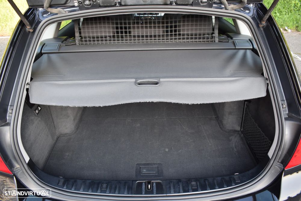 BMW 318 d Navigation Sport - 28