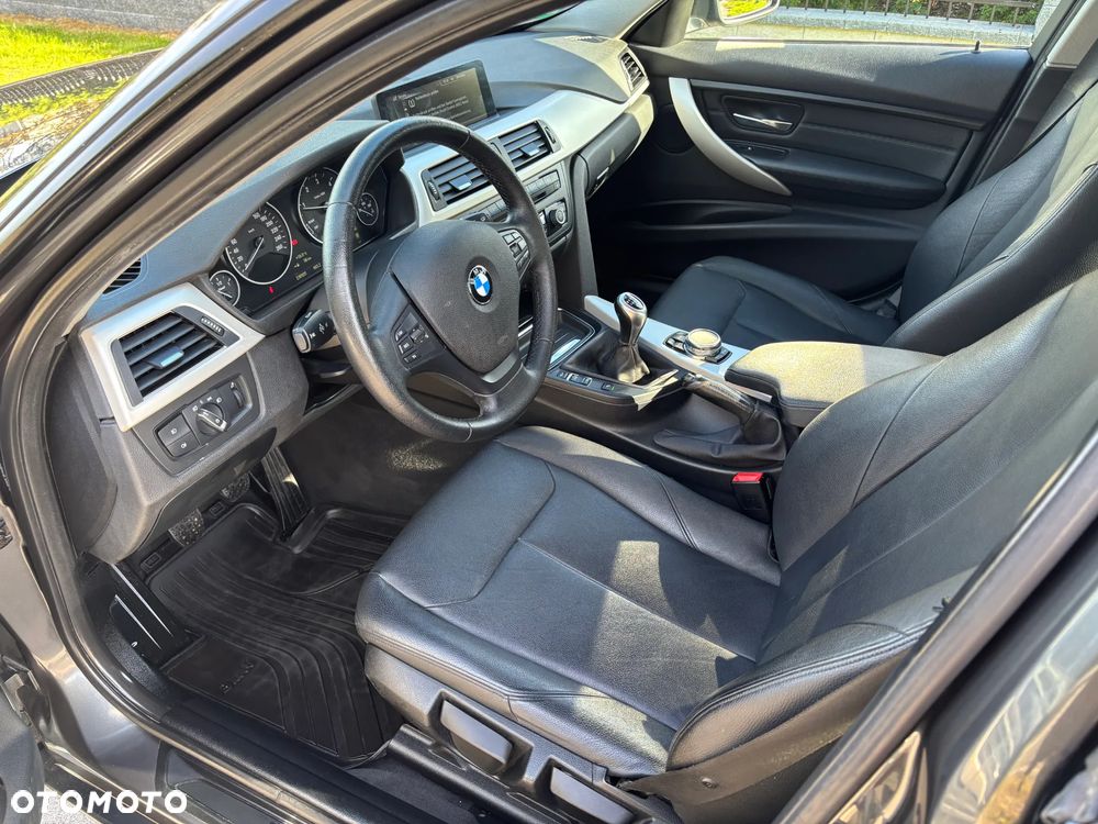 BMW Seria 3 320d Sport Line - 28