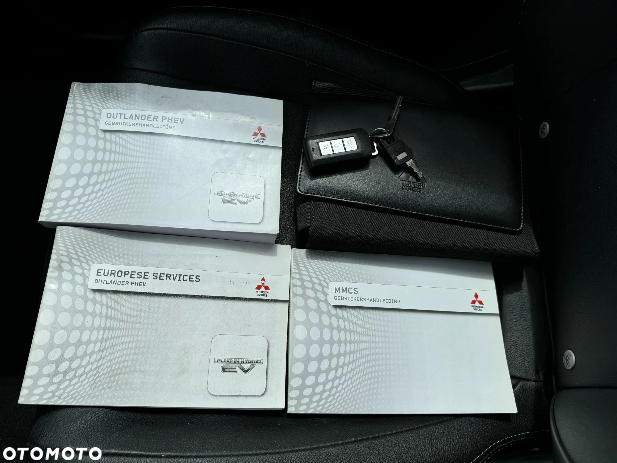 Mitsubishi Outlander 2.0 4WD Plug-In Hybrid - 36