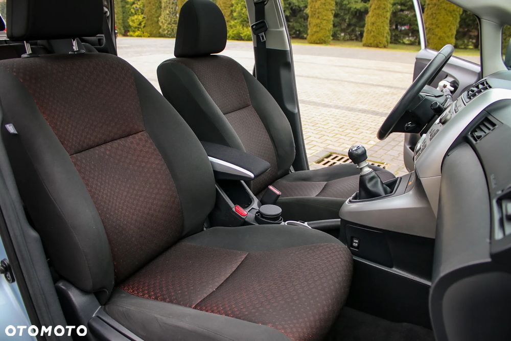 Toyota Verso 2.0 D-4D Executive - 24