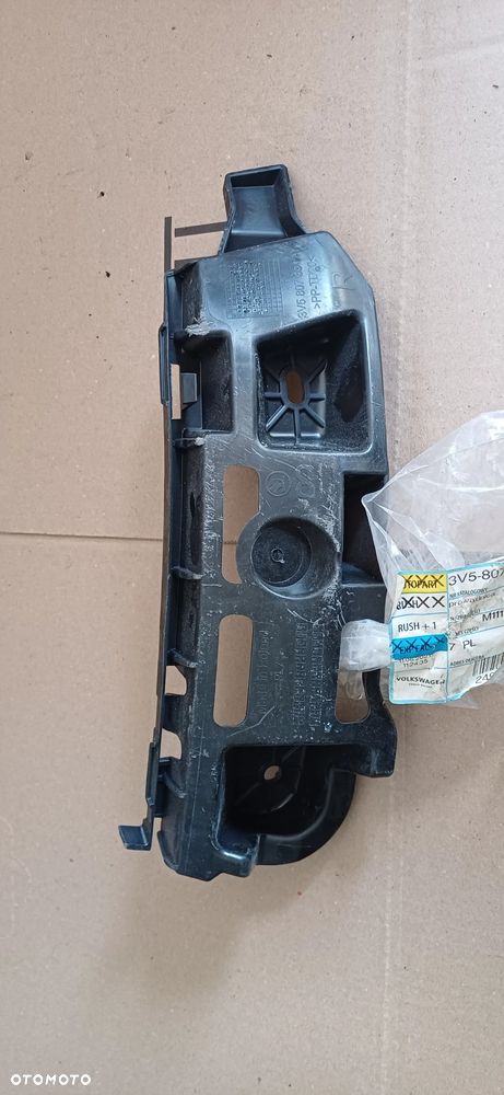 Skoda Superb III 3V sedan dokładka ślizg zderzaka prawy tył 3V5807394 - 1