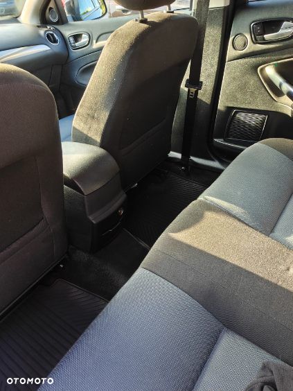 Ford Mondeo 1.8 TDCi Ghia - 9
