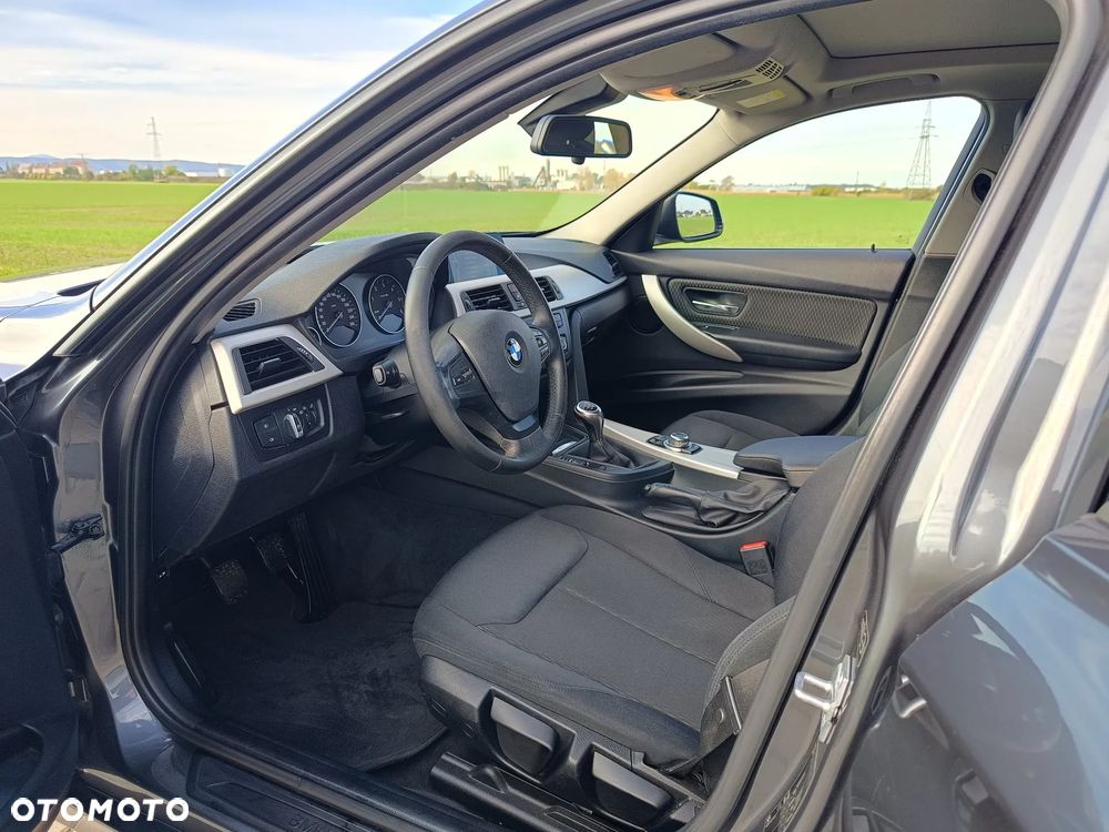 BMW Seria 3 320d - 10