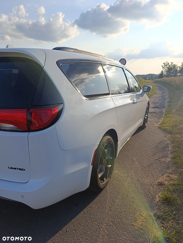 Chrysler Pacifica - 24
