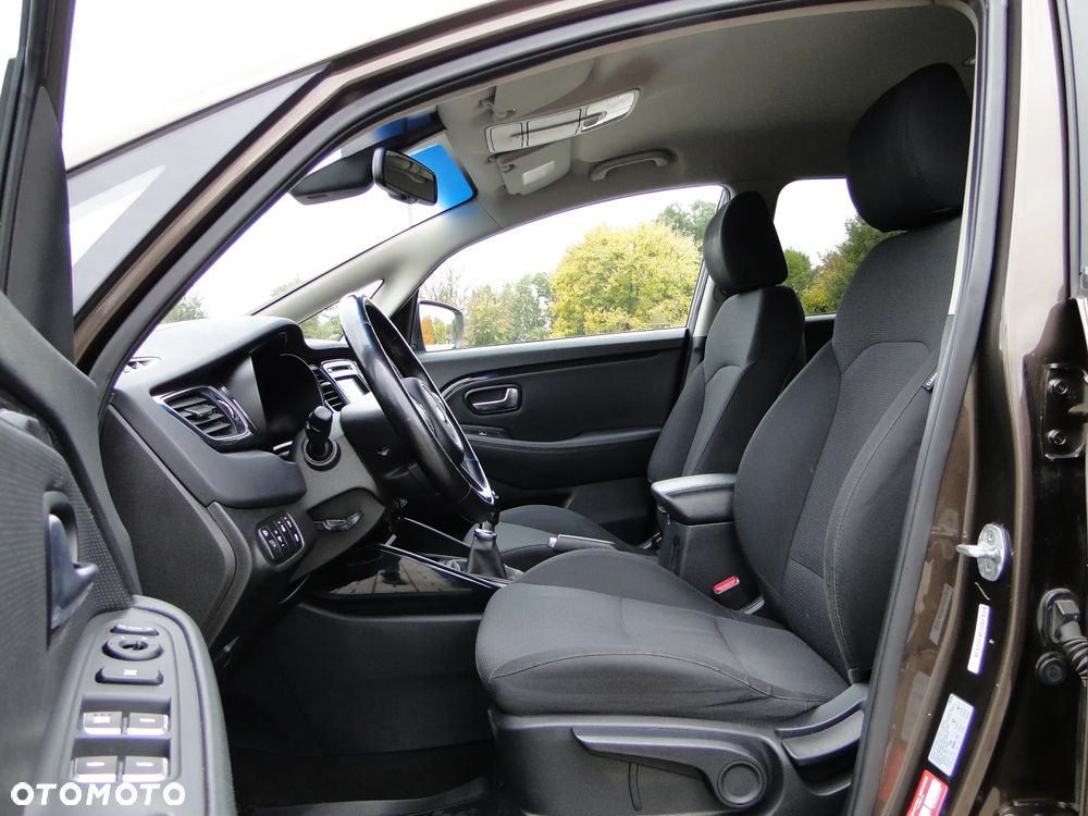 Kia Carens - 5