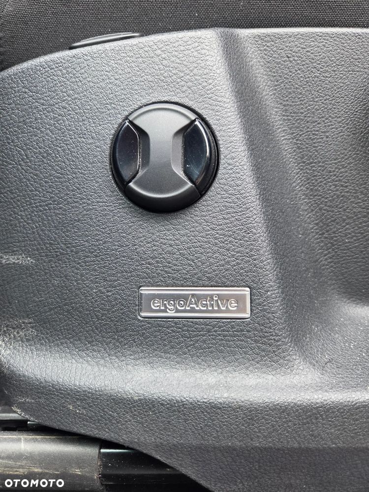 Volkswagen Touran 2.0 TDI SCR UNITED - 17