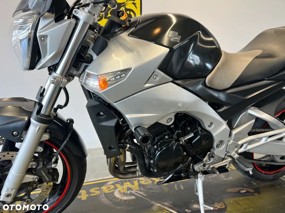 Suzuki GSR - 22