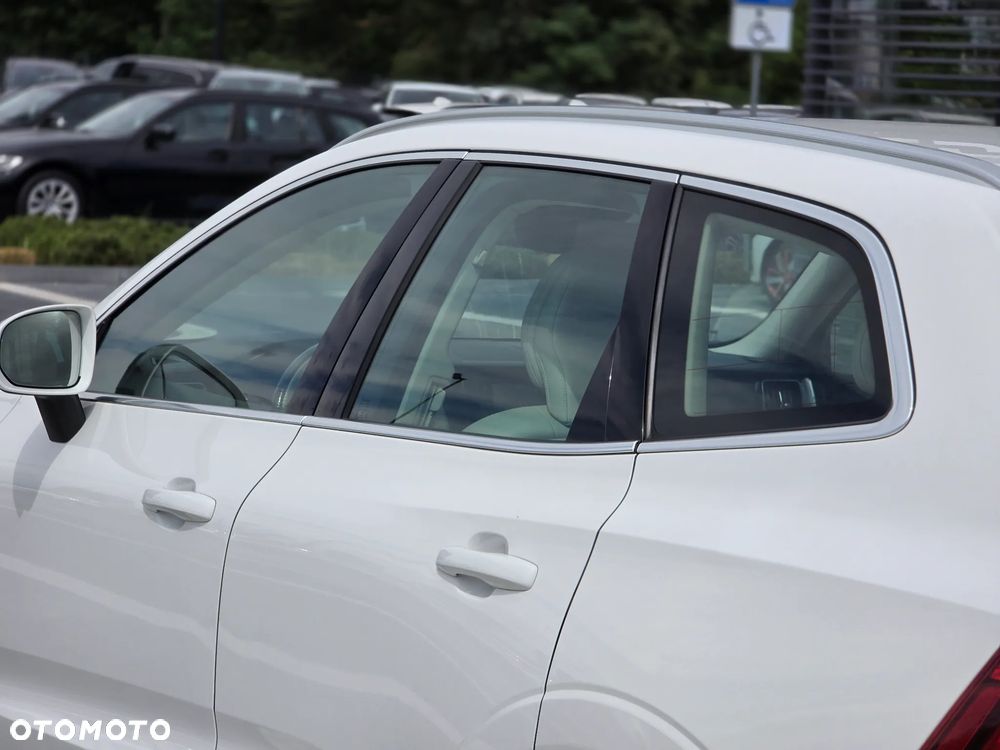 Volvo XC 60 T4 Momentum Pro - 27