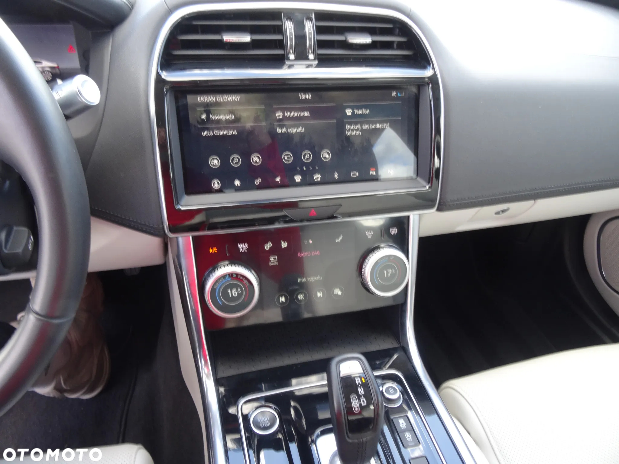 Jaguar XE 2.0 D180 R-Dynamic SE - 13