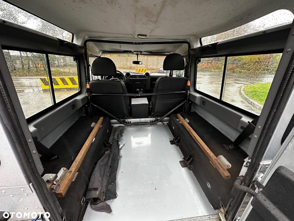 Land Rover Defender - 15