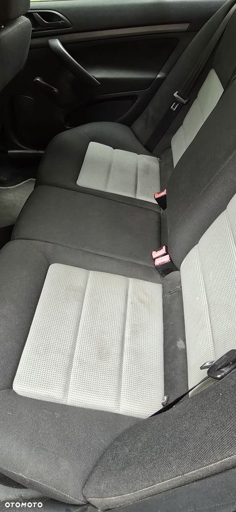 Skoda Octavia 1.6 Tour - 11