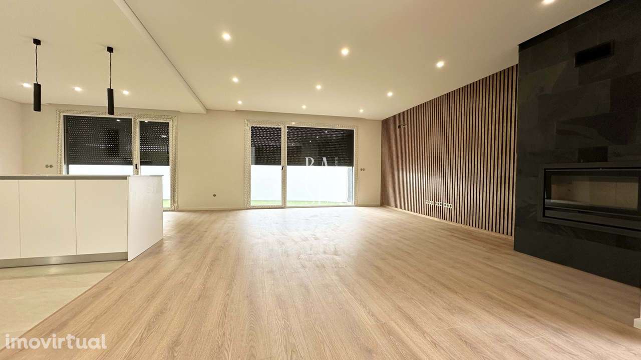 Moradia T4 Nova de Dois Andares em Palmeira Braga - Grande imagem: 2/35