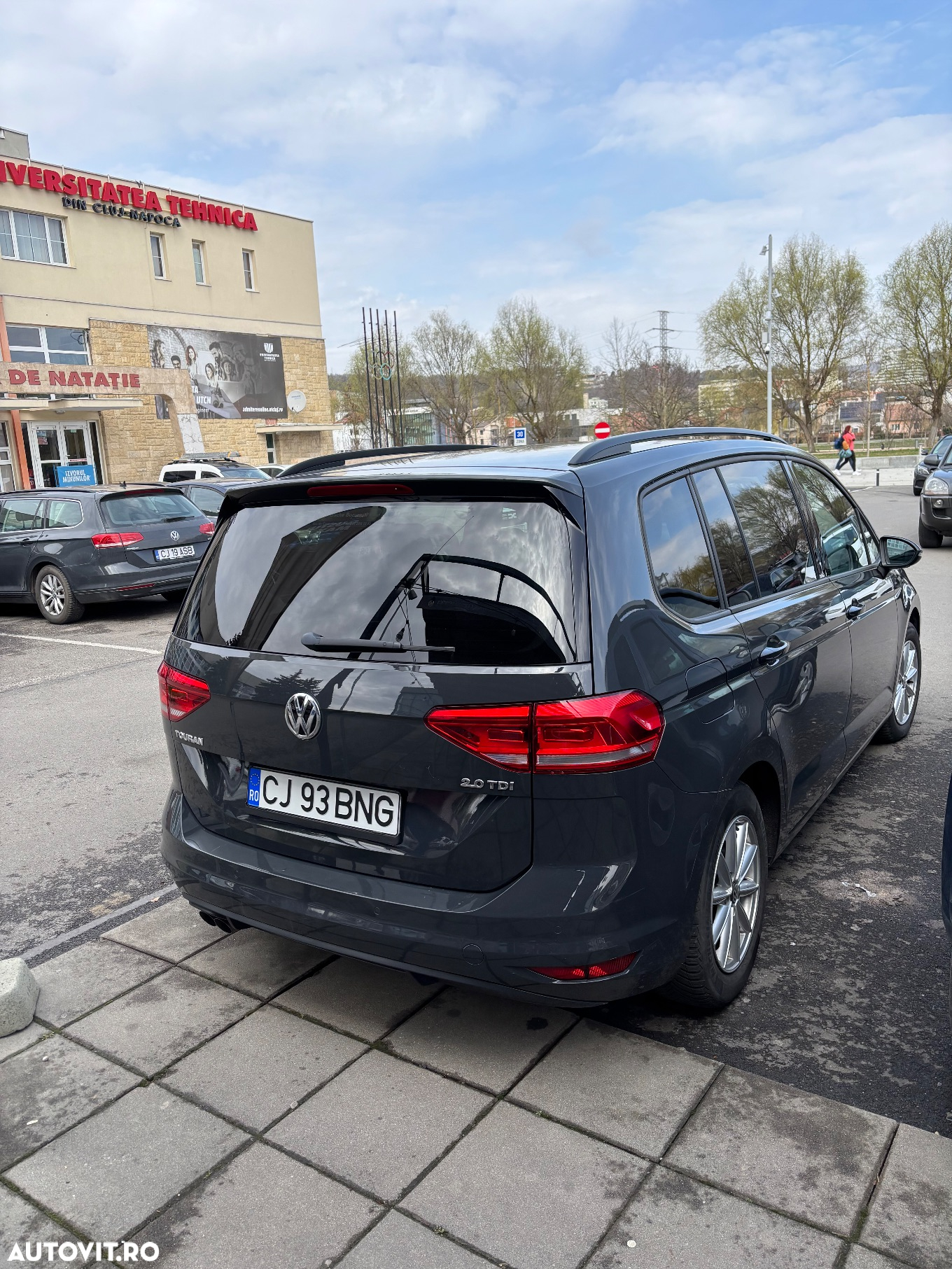 Volkswagen Touran 2.0 TDI Comfortline - 3