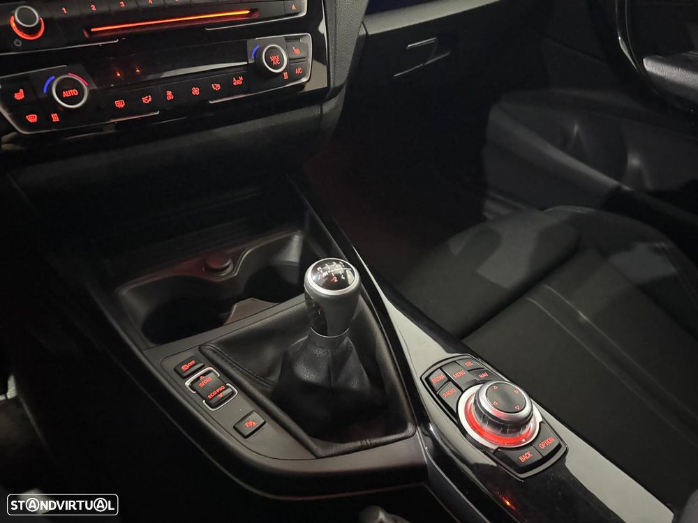 BMW 118 d Pack M - 18