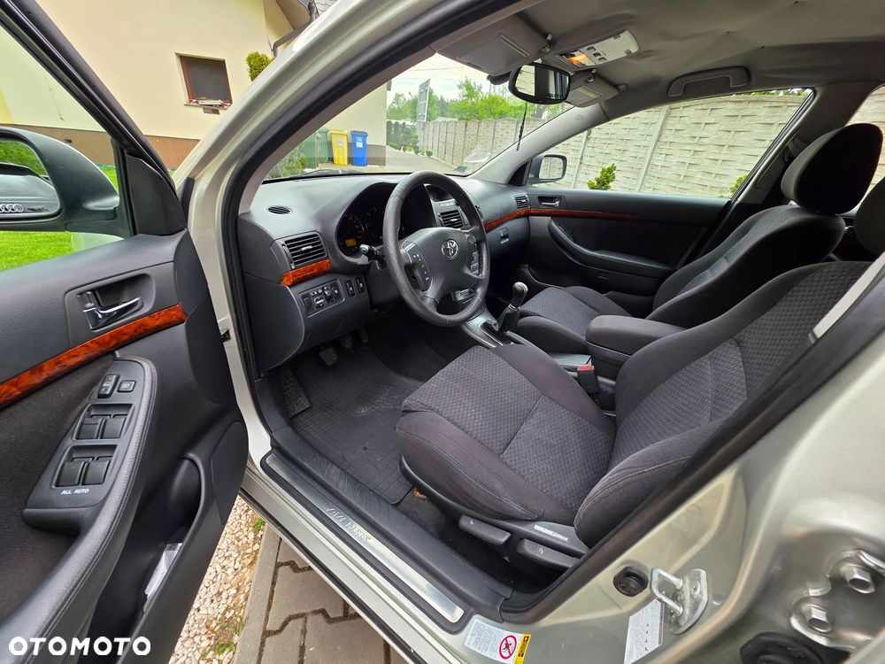 Toyota Avensis 2.0 D-4D Sol - 10