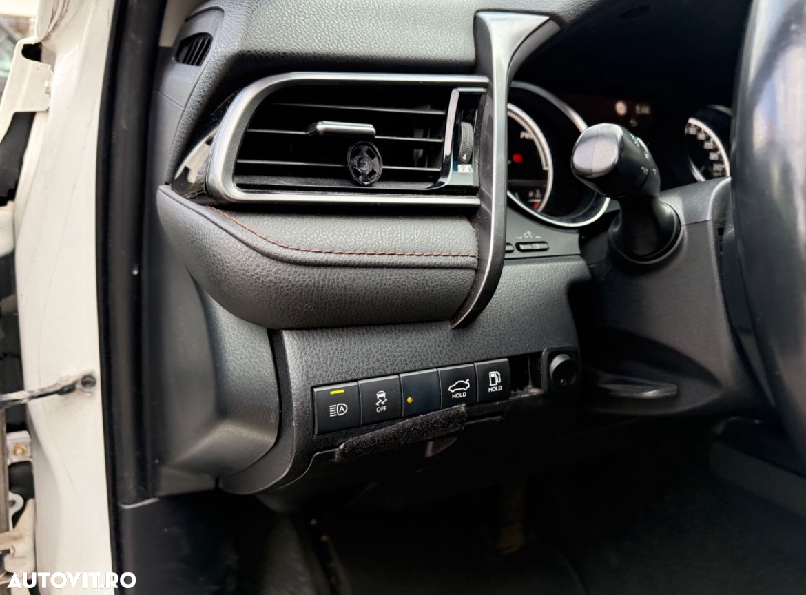 Toyota Camry 2.5 Hybrid Business - 19