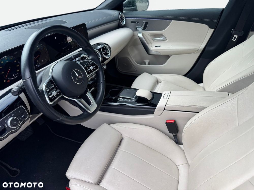 Mercedes-Benz CLA - 12