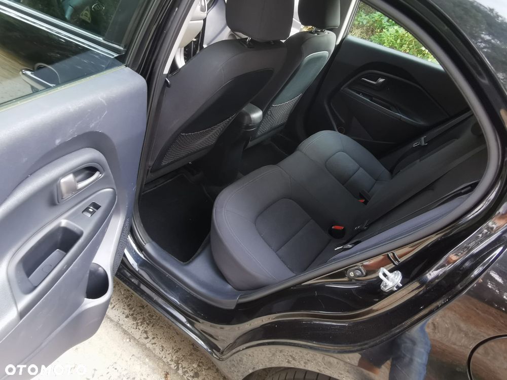 Kia Rio - 27