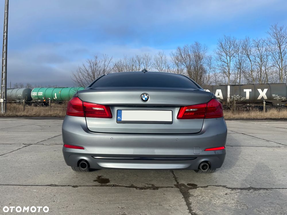 BMW Seria 5 518d Sport Line - 9