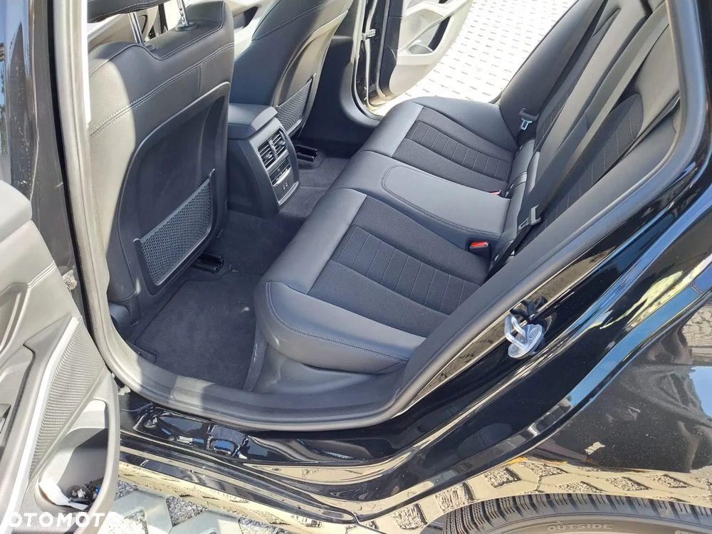 BMW Seria 3 318i M Sport - 26