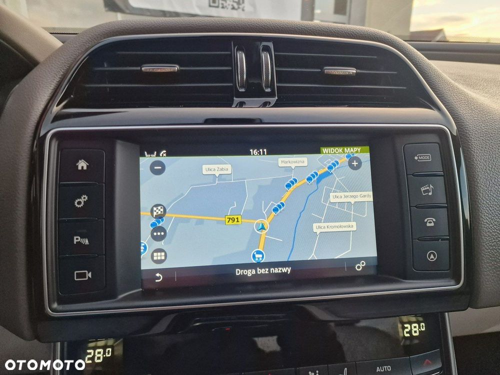 Jaguar XE 20d Prestige - 22