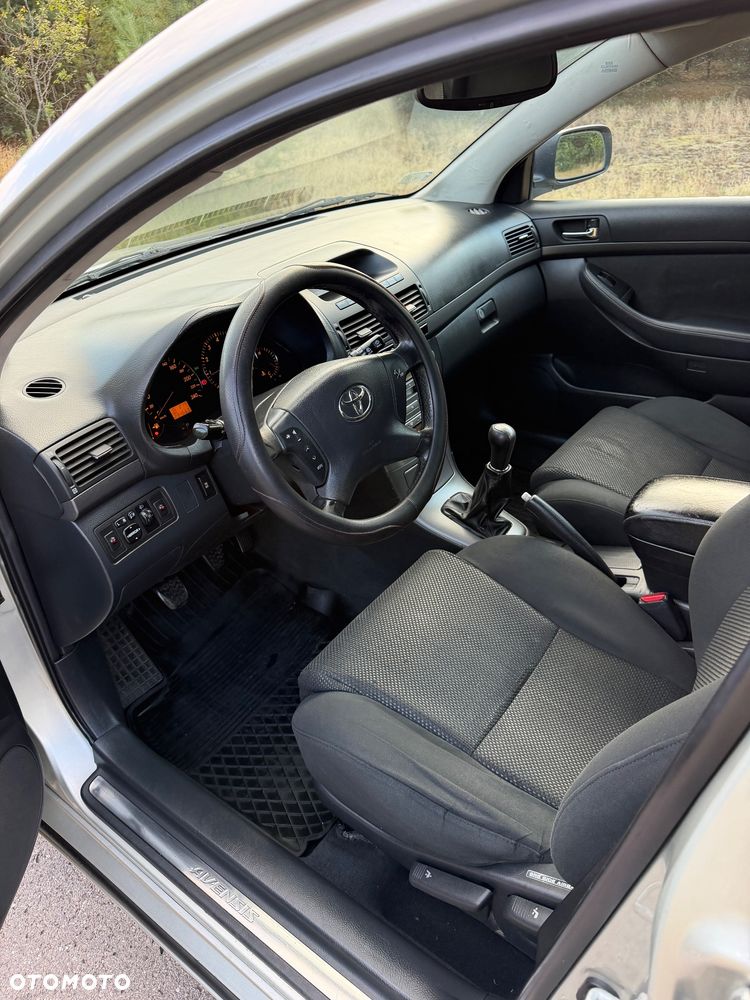 Toyota Avensis 2.0 VVT-i High - 12