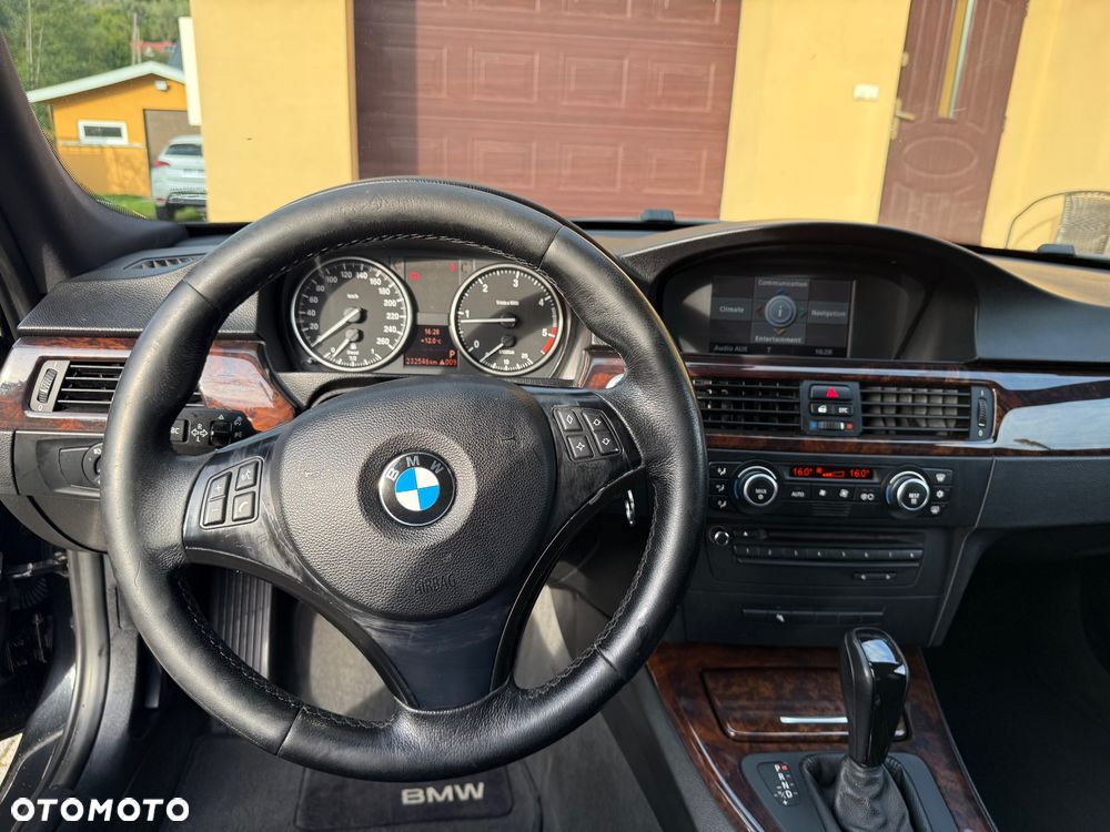 BMW Seria 3 320d DPF Touring - 20