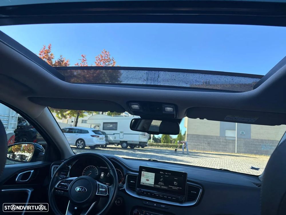 Kia XCeed 1.6 CRDi MHEV Tech - 12