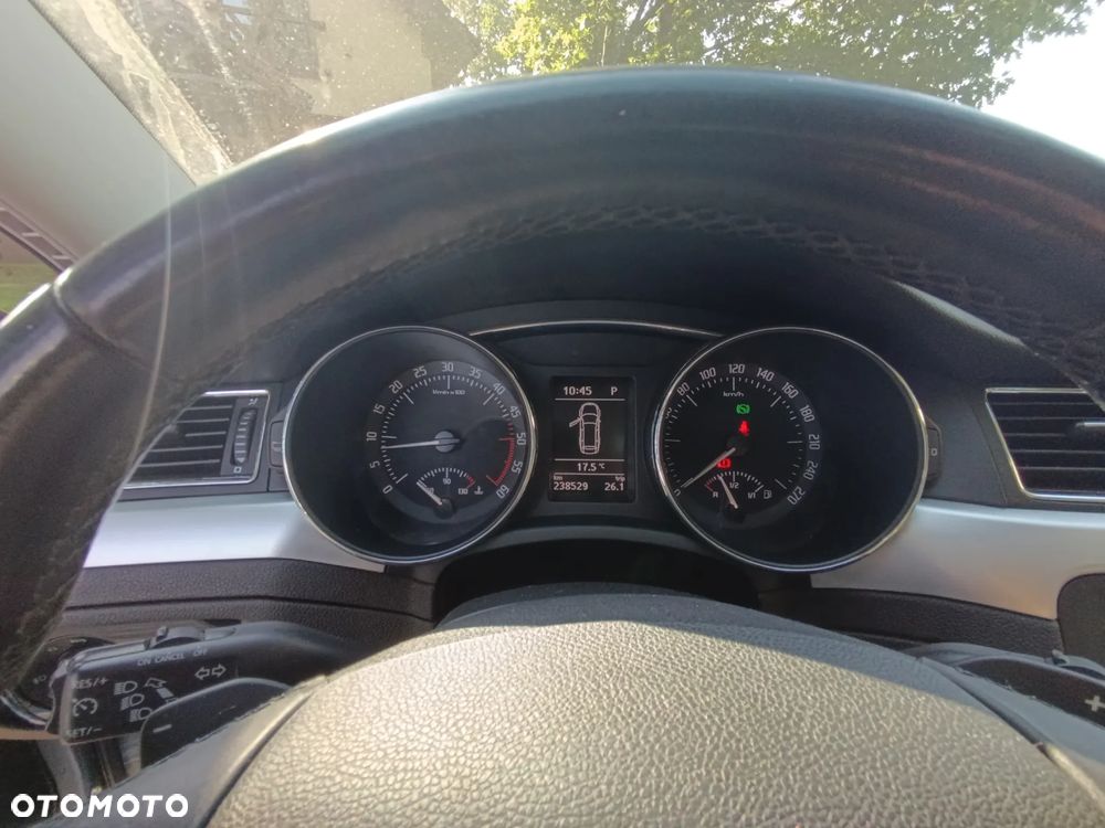 Skoda Superb 2.0 TDI Elegance DSG - 8