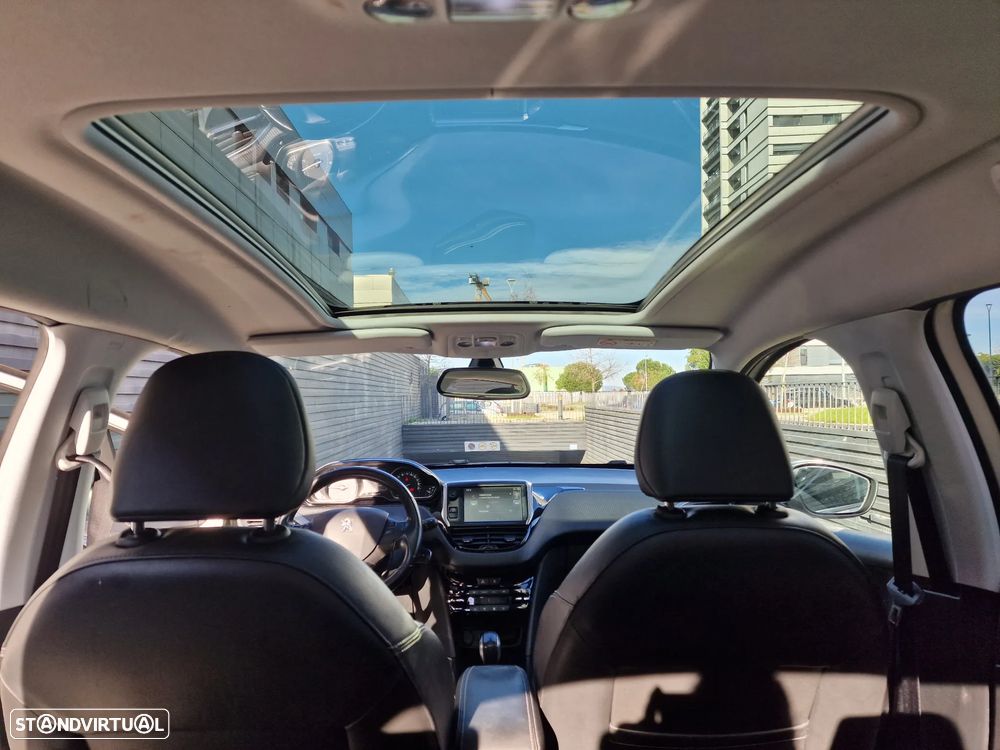 Peugeot 2008 1.2 PureTech Allure - 16