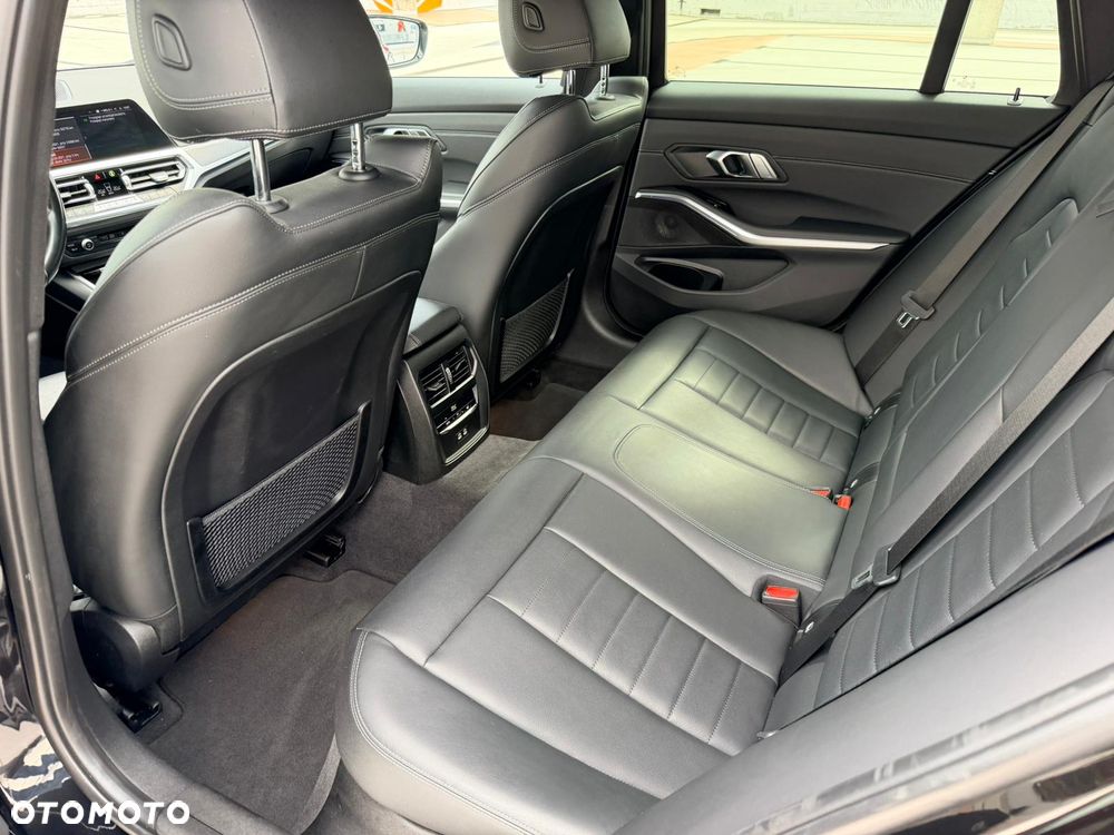 BMW Seria 3 320d xDrive M Sport - 21