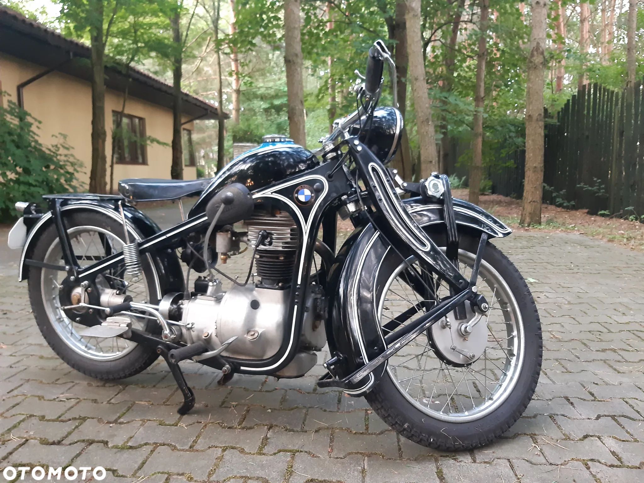 BMW R - 1