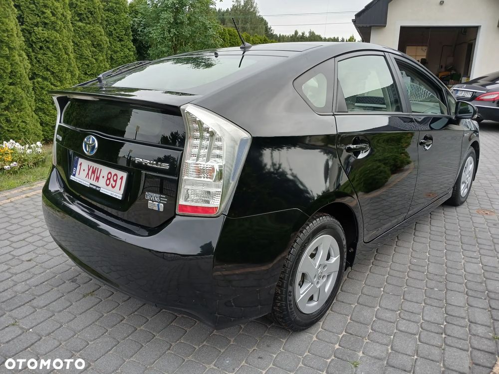 Toyota Prius (Hybrid) Executive - 14
