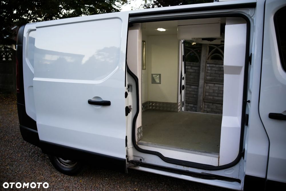 Opel Vivaro Chłodnia 2x drzwi - 35