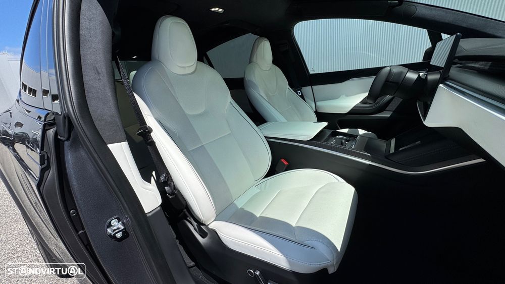 Tesla Model X Plaid AWD - 33