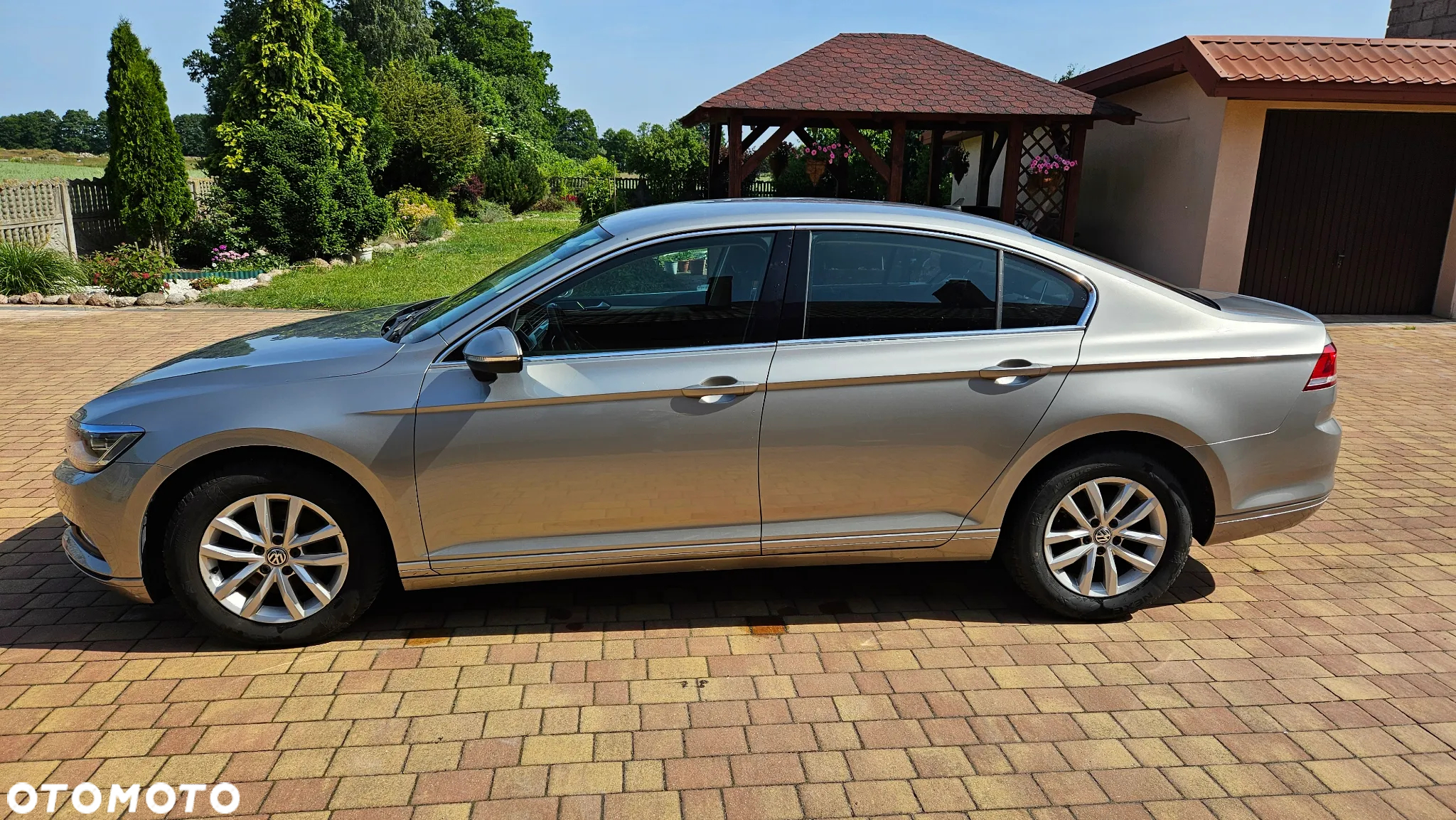 Volkswagen Passat - 2