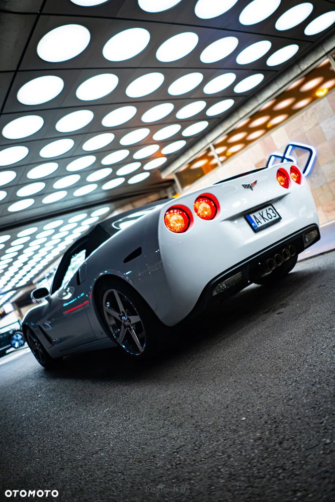Chevrolet Corvette - 21