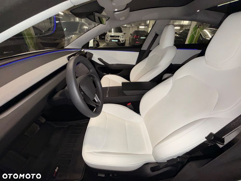 Tesla Model 3 - 10