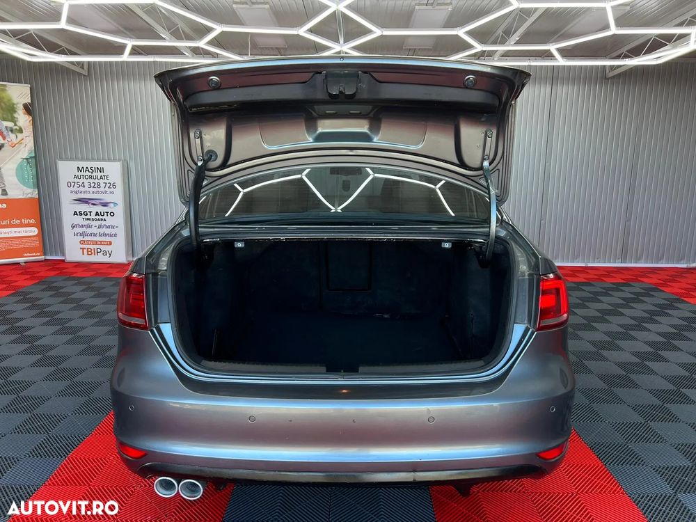 Volkswagen Jetta - 17